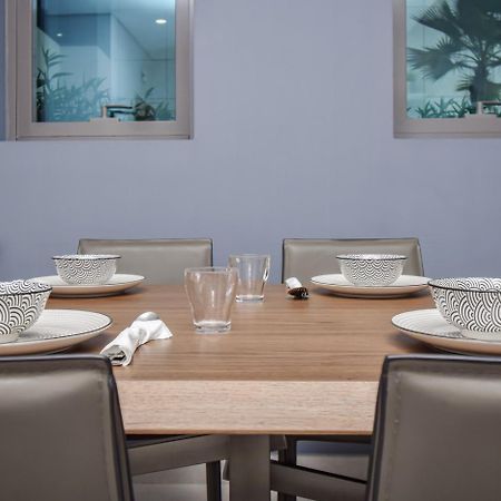Elegant 2Br View With Rooftop Pool The Bay ดูไบ ภายนอก รูปภาพ