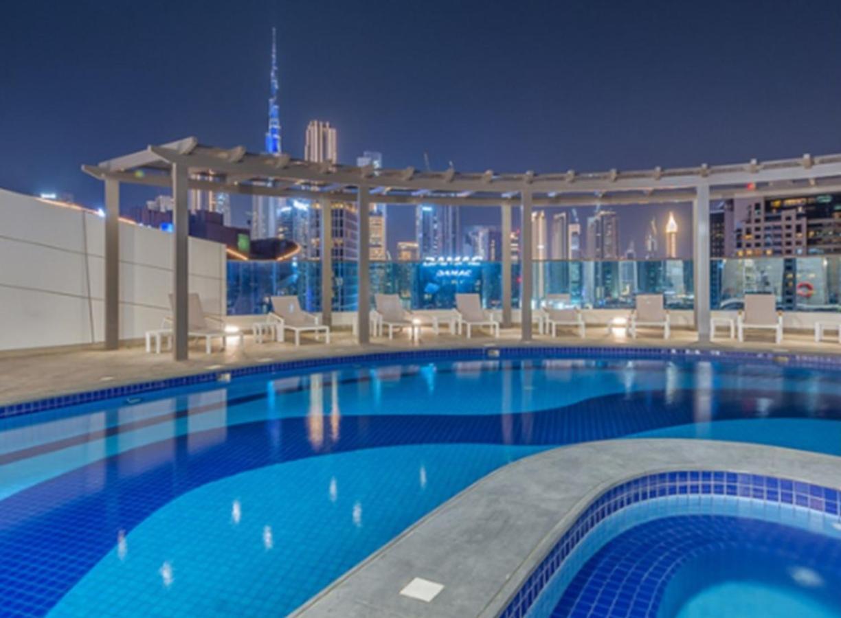 Elegant 2Br View With Rooftop Pool The Bay ดูไบ ภายนอก รูปภาพ