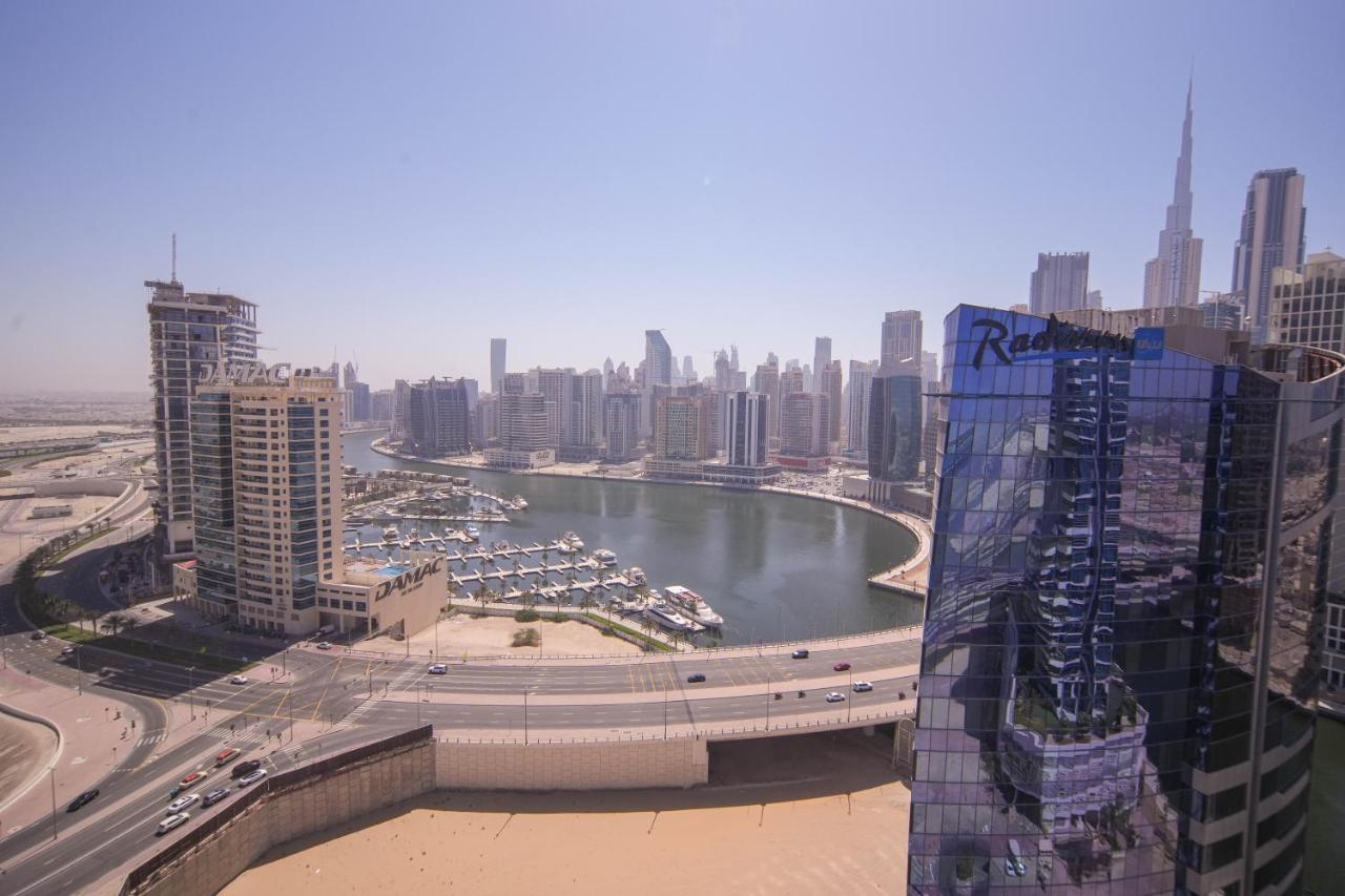 Elegant 2Br View With Rooftop Pool The Bay ดูไบ ภายนอก รูปภาพ