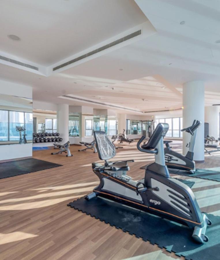 Elegant 2Br View With Rooftop Pool The Bay ดูไบ ภายนอก รูปภาพ