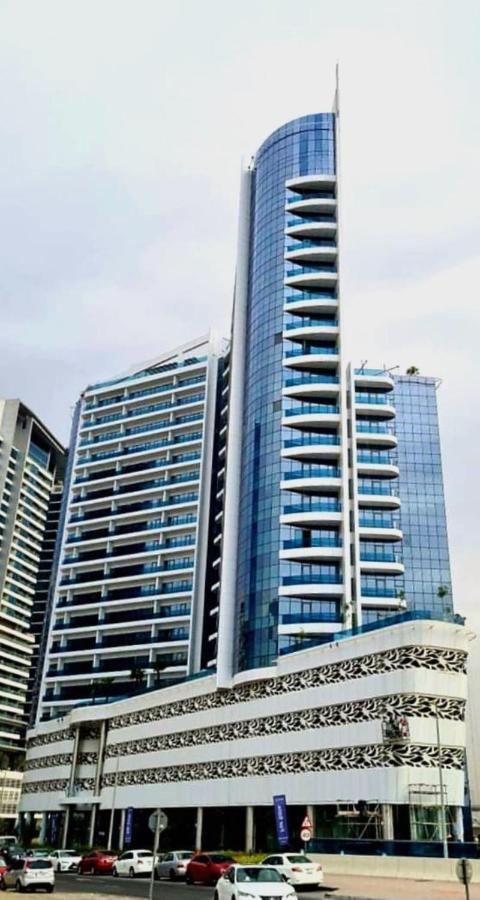 Elegant 2Br View With Rooftop Pool The Bay ดูไบ ภายนอก รูปภาพ