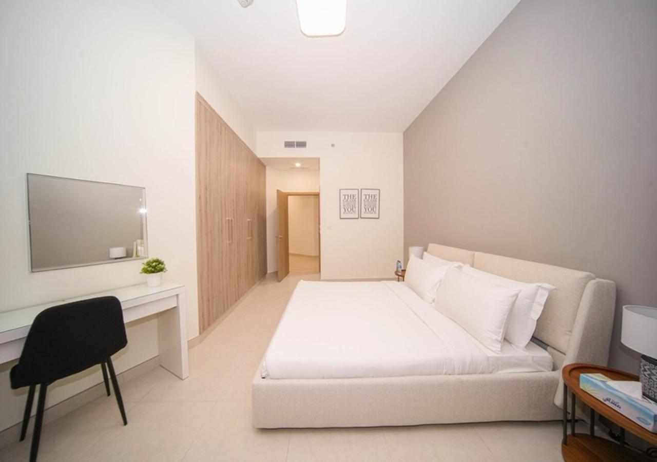 Elegant 2Br View With Rooftop Pool The Bay ดูไบ ภายนอก รูปภาพ