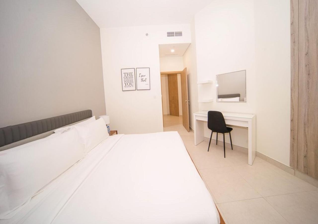 Elegant 2Br View With Rooftop Pool The Bay ดูไบ ภายนอก รูปภาพ