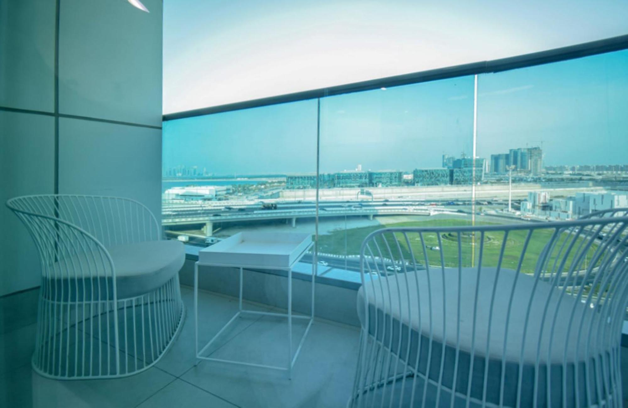 Elegant 2Br View With Rooftop Pool The Bay ดูไบ ภายนอก รูปภาพ