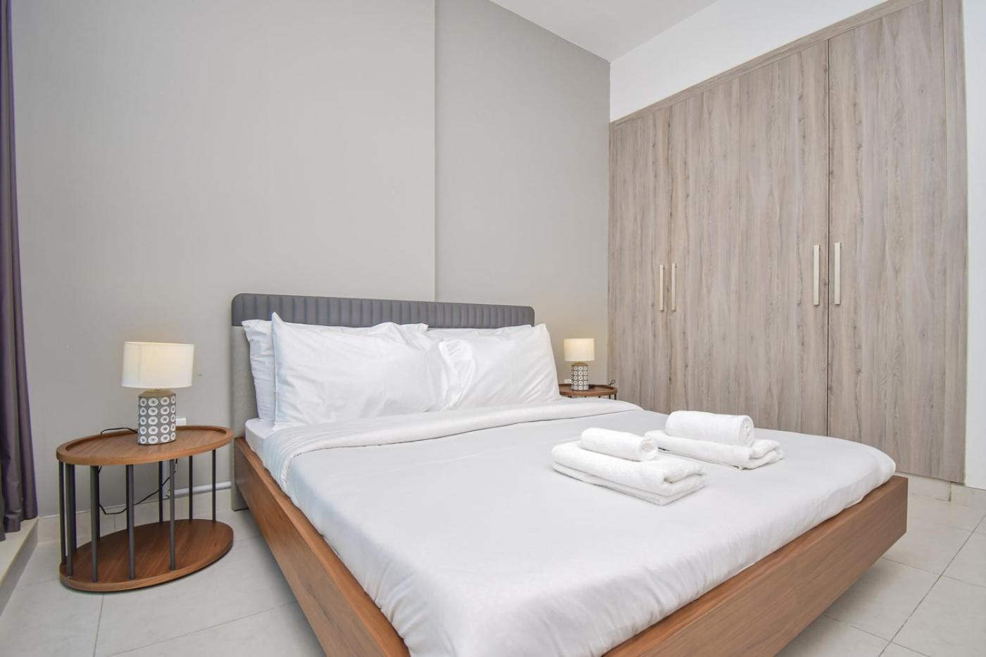 Elegant 2Br View With Rooftop Pool The Bay ดูไบ ภายนอก รูปภาพ